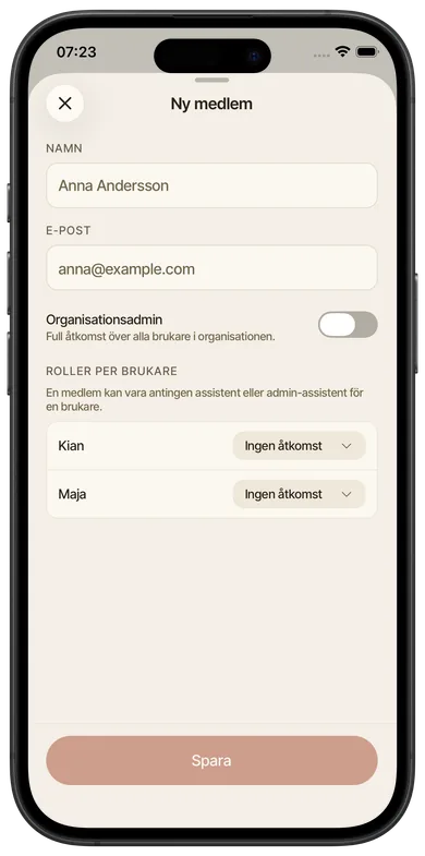 När du bjuder in fyller du namn och e-post och lägger till minst en brukare med roll. Utan roll på brukare får medlemmen ingen dagsvy. – Bjud in medlem